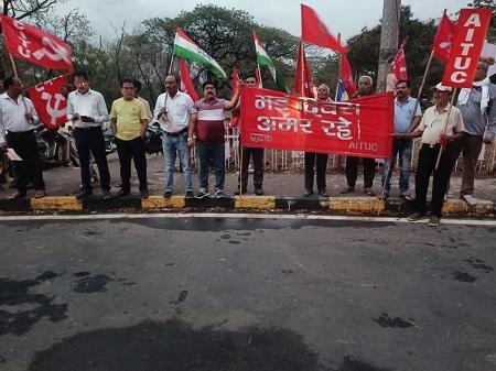 अंतर्राष्ट्रीय मजदूर दिवस पर भिलाई में श्रमिक संगठनों की सभा, मजदूर विरोधी नीतियों के खिलाफ तेज होगा संघर्ष... 1 अंतर्राष्ट्रीय मजदूर दिवस पर भिलाई में श्रमिक संगठनों की सभा, मजदूर विरोधी नीतियों के खिलाफ तेज होगा संघर्ष...