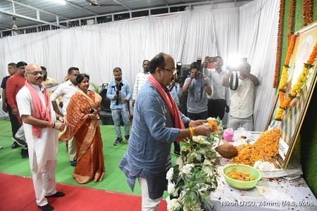 उपमुख्यमंत्री श्री साव, उद्योग मंत्री श्री देवांगन और स्वास्थ्य मंत्री श्री जायसवाल ने स्व. पूर्णिमा चन्द्राकर को दी श्रद्धांजली...