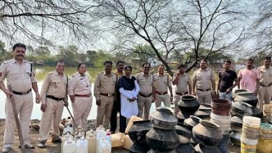 आबकारी विभाग दुर्ग की टीम ने बड़ी मात्रा में जप्त की महुआ शराब एवं लाहन...