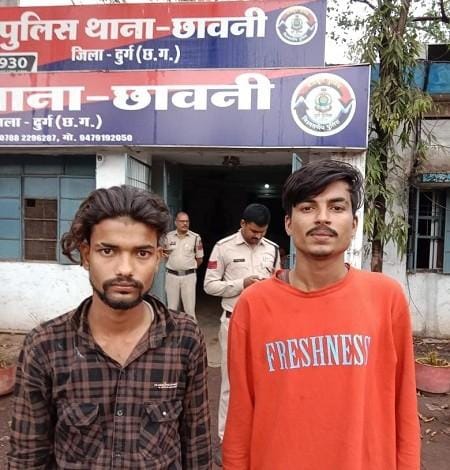 धारदार चाकू लहराकर लोगों को डराने धमकाने वाले आरोपियों को किया गया गिरफ्तार...