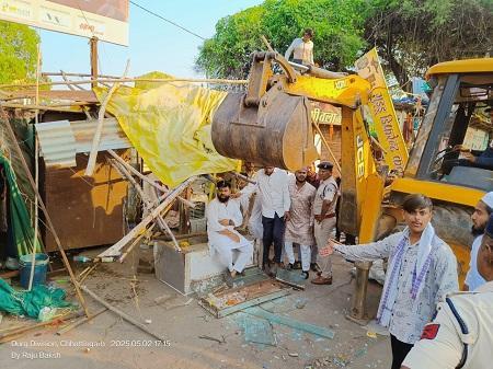 इंदिरा मार्केट से अतिक्रमण हटाने पहुंची टीम का विरोध के बाद भी सख्ती से हटवाया कब्जा.... 1 इंदिरा मार्केट से अतिक्रमण हटाने पहुंची टीम का विरोध के बाद भी सख्ती से हटवाया कब्जा....