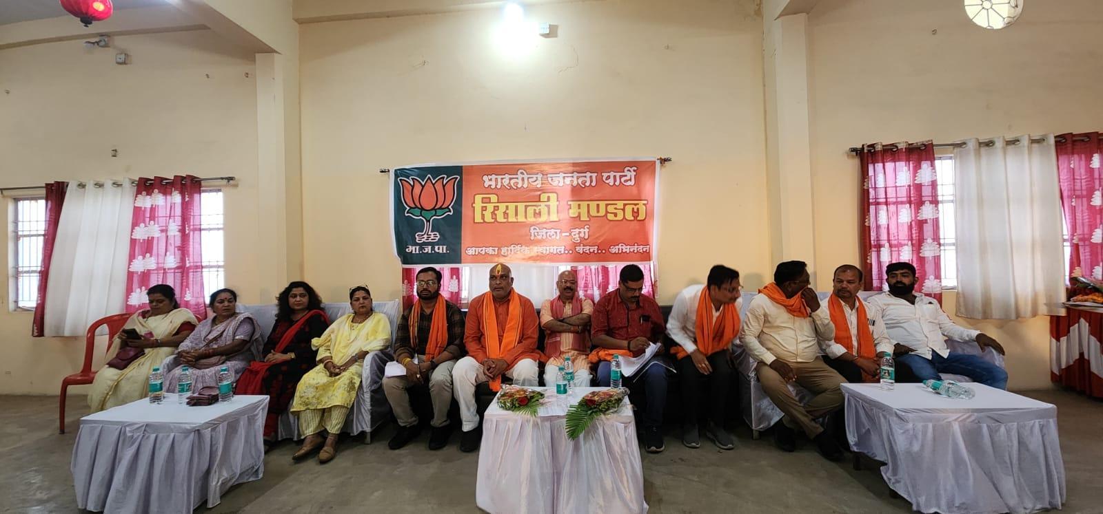 संगठनात्मक बैठक लेने उतई, मरोदा पुरैना, रिसाली मंडल पहुंचे भाजपा जिला अध्यक्ष सुरेंद्र कौशिक...