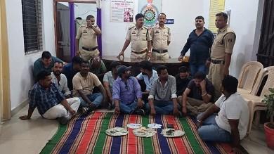 दुर्ग पुलिस की बड़ी कार्रवाई: खुले में जुआ खेलते 15 आरोपी गिरफ्तार....