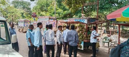 यातायात व्यवस्था सुधारने अवैध ठेले वालों पर की गई कार्यवाही.... 1 यातायात व्यवस्था सुधारने अवैध ठेले वालों पर की गई कार्यवाही....