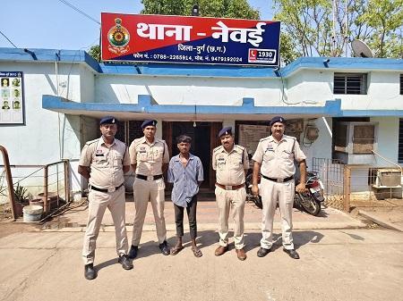 हत्या कर फरार हुए आरोपी को चंद घंटे में पुलिस ने किया गिरफ्तार... 1 हत्या कर फरार हुए आरोपी को चंद घंटे में पुलिस ने किया गिरफ्तार...