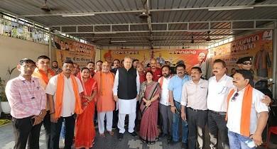 विधान सभा अध्यक्ष डॉ रमन सिंह ने पूर्णिमा चंद्राकर को निवास पहुंचकर श्रद्धांजलि अर्पित किया...