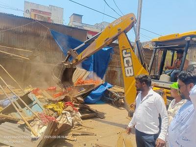 Bulldozer Action:पाँचवा दिन भी अतिक्रमण पर चला बुलडोजर,ध्वस्त किए गए दर्जनों से ज्यादा अतिक्रमण, कुछ व्यापारियों ने खुद ही हटाया सामान उठाने लगें.... 1 Bulldozer Action:पाँचवा दिन भी अतिक्रमण पर चला बुलडोजर,ध्वस्त किए गए दर्जनों से ज्यादा अतिक्रमण, कुछ व्यापारियों ने खुद ही हटाया सामान उठाने लगें....