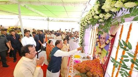 मुख्यमंत्री श्री साय ने स्व. मोहन लाल कुंभकार को दी श्रद्धांजलि...