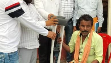 सुशासन तिहार 2025 में दिव्यांग नागरिक को बैशाखी तुरंत प्रदान किया गया...