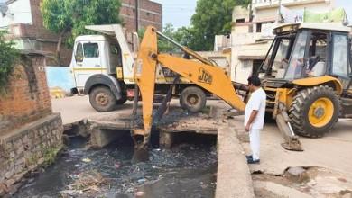 अप्रत्यासित बरसात से हुए जल भराव का निकासी करवाया गया...