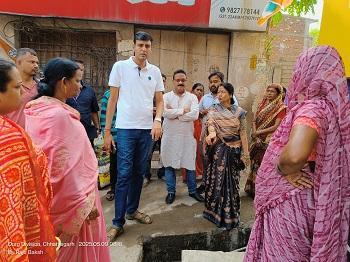 महापौर ने रहवासियों से रूबरू होकर उनकी समस्याओं को सुना, अधिकारियो को निराकरण करने के निर्देश... 1 महापौर ने रहवासियों से रूबरू होकर उनकी समस्याओं को सुना, अधिकारियो को निराकरण करने के निर्देश...