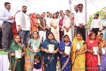 सुशासन तिहार 2025: ग्राम गोढ़ी में आयोजित समाधान शिविर का जिले के प्रभारी सचिव सुब्रत साहू ने किया निरीक्षण...