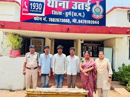 मामूली बात पर गाली गलौज कर घटना को दिया अंजाम, आपराधिक मानववध के 04 आरोपी गिरफ्तार... 1 मामूली बात पर गाली गलौज कर घटना को दिया अंजाम, आपराधिक मानववध के 04 आरोपी गिरफ्तार...