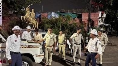 रात्रि 02 बजे तीन संदिग्ध व्यक्ति नेहरू नगर चौक में घुमते पाये जाने पर थाना सुपेला को अग्रिम कार्यवाही सुपुर्द किया गया...