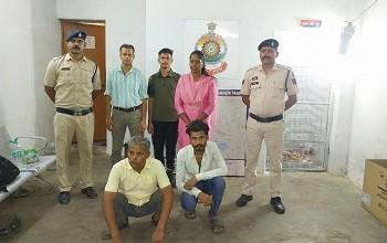 बिहार में 54 लाख की धोखाधड़ी कर छिपे थे आरोपी, दुर्ग पुलिस ने पकड़ा, बिहार पुलिस को सौंपी गई गिरफ्तारी...