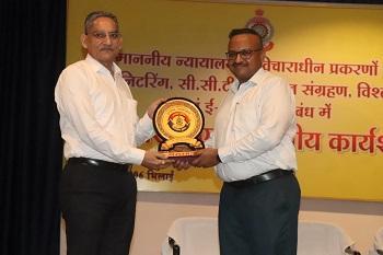 पुलिस महानिरीक्षक दुर्ग रेंज के निर्देशन में रेंज स्तरीय कार्यशाला का आयोजन: सीसीटीवी फुटेज संग्रहण, विश्लेषण एवं ई-साक्ष्य पर दी गई महत्वपूर्ण जानकारी... 5 पुलिस महानिरीक्षक दुर्ग रेंज के निर्देशन में रेंज स्तरीय कार्यशाला का आयोजन: सीसीटीवी फुटेज संग्रहण, विश्लेषण एवं ई-साक्ष्य पर दी गई महत्वपूर्ण जानकारी...