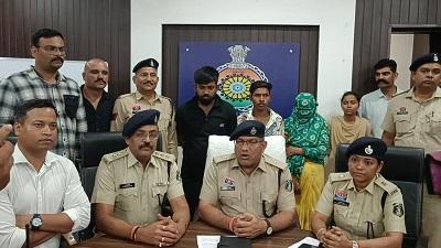 भिलाई में चेन स्नेचिंग गिरोह का पर्दाफाश: तीन आरोपी गिरफ्तार, लाखों की संपत्ति बरामद... 1 भिलाई में चेन स्नेचिंग गिरोह का पर्दाफाश: तीन आरोपी गिरफ्तार, लाखों की संपत्ति बरामद...