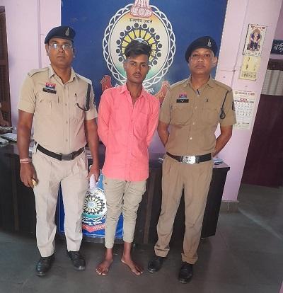 पूर्व विवाद पर टंगिया से मारकर हत्या करने की कोशिश, आरोपी को 24 घण्टे के अंदर किया गया गिरफतार... 1 पूर्व विवाद पर टंगिया से मारकर हत्या करने की कोशिश, आरोपी को 24 घण्टे के अंदर किया गया गिरफतार...
