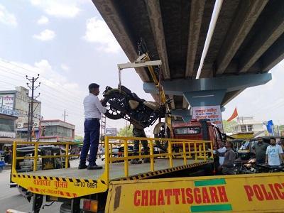 "ऑपरेशन - सुरक्षा" अभियान के तहत ओवर ब्रिज के नीचे, नेशनल हाइवे में नो पार्किग में खडी वाहनो पर की जा रही लगातार कार्यवाही 1 "ऑपरेशन - सुरक्षा" अभियान के तहत ओवर ब्रिज के नीचे, नेशनल हाइवे में नो पार्किग में खडी वाहनो पर की जा रही लगातार कार्यवाही