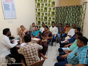 तुलसी पौधा भेंट कर पर्यावरण एवं उद्यानिकी प्रभारी ने समिति की बैठक, एक पेड़ मां के नाम" का दिया संदेश... 1 तुलसी पौधा भेंट कर पर्यावरण एवं उद्यानिकी प्रभारी ने समिति की बैठक, एक पेड़ मां के नाम" का दिया संदेश...