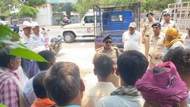 "ऑपरेशन - सुरक्षा" अभियान के तहत यातायात पुलिस दुर्ग द्वारा माल वाहक वाहन चालकों को सवारी ना ले जाने हेतु "शपथ" दिलाया गया...