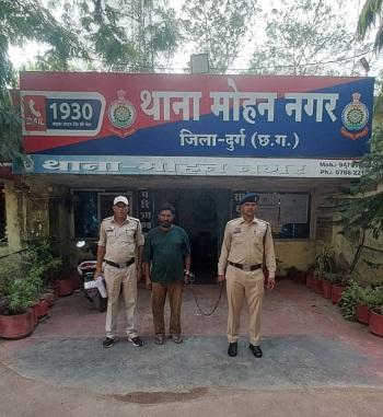 दुर्ग पुलिस की बड़ी कार्यवाही: अवैध रूप से चिट्टा (हेरोइन) उपलब्ध कराने वाला पंजाब निवासी 01 आरोपी गिरफ्तार... 1 दुर्ग पुलिस की बड़ी कार्यवाही: अवैध रूप से चिट्टा (हेरोइन) उपलब्ध कराने वाला पंजाब निवासी 01 आरोपी गिरफ्तार...