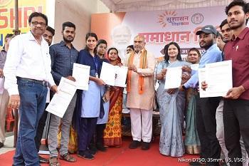 महिलाओं को स्वरोजगार और युवाओं को रोजगार से जोड़ने की पहल, नगपुरा समाधान शिविर में मिला लाभ... 3 महिलाओं को स्वरोजगार और युवाओं को रोजगार से जोड़ने की पहल, नगपुरा समाधान शिविर में मिला लाभ...