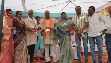 ग्राम अंजोरा में आयोजित सुशासन तिहार समाधान शिविर में शामिल हुए दुर्ग ग्रामीण विधायक ललित चंद्राकर...