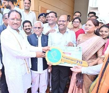 मुख्यमंत्री विष्णु देव साय अचानक पहुंचे अछोटी, अछोटी और मुरमुंदा में योजनाओं का निरीक्षण एवं लोकार्पण...