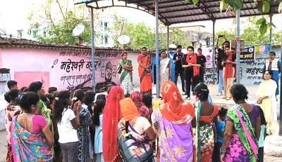 स्लम क्षेत्र में नुक्कड़ नाटक के माध्यम से बाल सुरक्षा, बाल विवाह और नशामुक्ति पर जागरूकता...