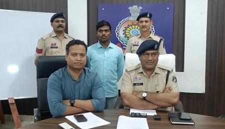 भारत फायनेंसियल इन्क्लूजन लिमिटेड भिलाई 03 में महिला समुह के सदस्यों से ठगी करने वाला आरोपी गिरफ्तार... 1 भारत फायनेंसियल इन्क्लूजन लिमिटेड भिलाई 03 में महिला समुह के सदस्यों से ठगी करने वाला आरोपी गिरफ्तार...