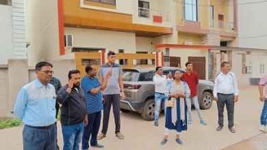 बैधनाथ पारा/महावीर कालोनी में चला निगम का विशेष सफाई अभियान:आयुक्त ने पार्षद के साथ किया निरीक्षण...