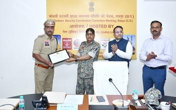 निरीक्षक मनीष शर्मा हुए सम्मानित, पुलिस मुख्यालय नवा रायपुर में आयोजित कार्यक्रम में किया गया सम्मान...