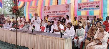 हिंसा से विचार नहीं मरता, इससे व्यवस्था को तर्क मिलता है - रघु ठाकुर... 1 हिंसा से विचार नहीं मरता, इससे व्यवस्था को तर्क मिलता है - रघु ठाकुर...