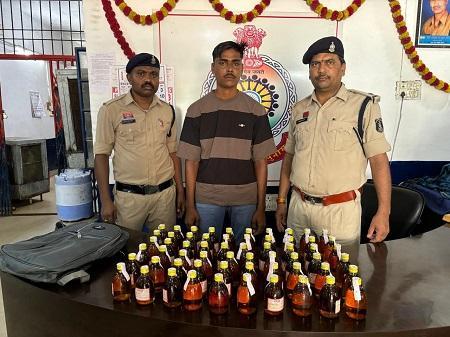 अवैध शराब के खिलाफ दुर्ग पुलिस की कार्यवाही, घेेराबंदी कर 01 आरोपी को किया गिरफ्तार... 1 अवैध शराब के खिलाफ दुर्ग पुलिस की कार्यवाही, घेेराबंदी कर 01 आरोपी को किया गिरफ्तार...