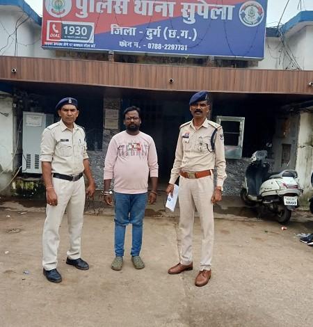 घर में डीजल डालकर आग लगाने का प्रयास करने तथा चाकु लहराकर लोगों को आतंकित करने वाला मास्टर माईण्ड गिरफ्तार... 1 घर में डीजल डालकर आग लगाने का प्रयास करने तथा चाकु लहराकर लोगों को आतंकित करने वाला मास्टर माईण्ड गिरफ्तार...