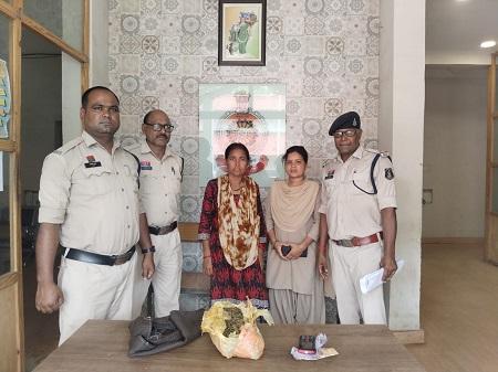 पाटन में गांजा का व्यापार करने वाली महिला आरोपी गिरफ्तार... 1 पाटन में गांजा का व्यापार करने वाली महिला आरोपी गिरफ्तार...