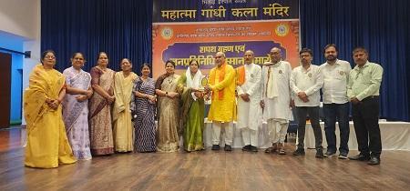 क्षत्रिय कुर्मी समाज दुर्ग जिले नवनिर्वाचित सामाजिक पदाधिकारी का शपथ ग्रहण एवं जनप्रतिनिधियों के सम्मान समारोह कार्यक्रम शामिल हुए दुर्ग ग्रामीण विधायक ललित चंद्राकर... 1 क्षत्रिय कुर्मी समाज दुर्ग जिले नवनिर्वाचित सामाजिक पदाधिकारी का शपथ ग्रहण एवं जनप्रतिनिधियों के सम्मान समारोह कार्यक्रम शामिल हुए दुर्ग ग्रामीण विधायक ललित चंद्राकर...