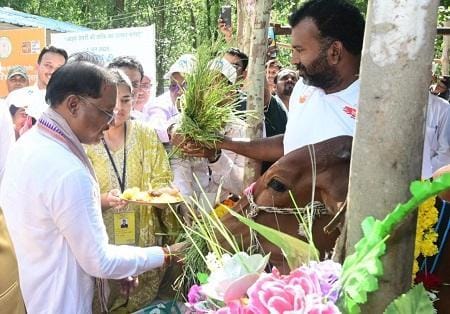 मुख्यमंत्री ने दुधारू पशु प्रदाय योजना का किया शुभारंभ...