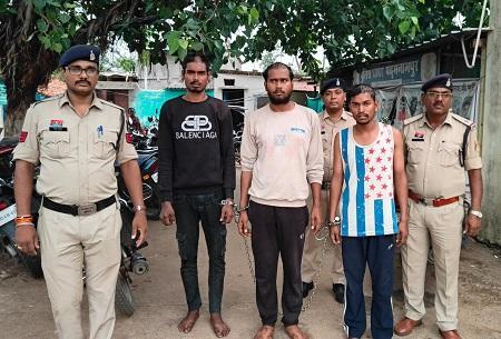 पदमनाभपुर क्षेत्रांतर्गत चाकू बाजी करने वाले 03 आरोपी गिरफ्तार... 1 पदमनाभपुर क्षेत्रांतर्गत चाकू बाजी करने वाले 03 आरोपी गिरफ्तार...