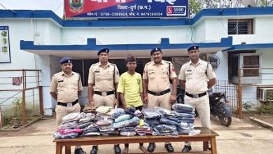 कपड़ा दुकान से चोरी करने वाला आरोपी को चंद घण्टे में किया गया गिरफ्तार...