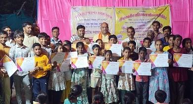 ग्रीष्मकालीन ललित कला प्रशिक्षण शिविर के समापन समारोह में पहुंचे दुर्ग ग्रामीण विधायक ललित चंद्राकर...
