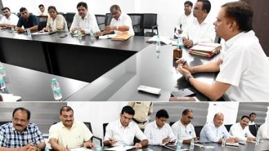 संभाग आयुक्त ने ली संभाग स्तरीय अधिकारियों की समीक्षा बैठक...
