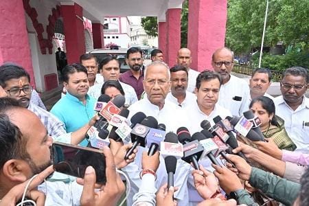 दुर्ग ग्रामीण विधानसभा क्षेत्र की जन समस्याओं को लेकर पूर्व गृहमंत्री एवं प्रतिनिधि मंडल ने किया कलेक्टर दुर्ग से मुलाकात, सौंपा ज्ञापन...