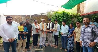 NEET में भावेश व P.E.T. केशव का हुआ चयन, दुर्ग ग्रामीण विधायक ललित चंद्राकर घर पहुंचकर दी बधाई....