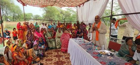 दुर्ग ग्रामीण विधायक ललित चंद्राकर ने बोरीगारका से कातरो पहुंच मार्ग निर्माण कार्य का भूमिपूजन कर रखी आधार शीला... 1 दुर्ग ग्रामीण विधायक ललित चंद्राकर ने बोरीगारका से कातरो पहुंच मार्ग निर्माण कार्य का भूमिपूजन कर रखी आधार शीला...