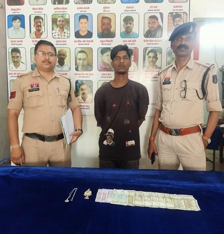रात में घर में घुसकर चोरी, नगद 30,000 रू एवं चांदी के जेवर चोरी करने वाले आरोपी गिरफ्तार... 1 रात में घर में घुसकर चोरी, नगद 30,000 रू एवं चांदी के जेवर चोरी करने वाले आरोपी गिरफ्तार...
