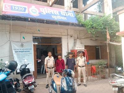 राहगिरो से मोबाईल लुट करने वाले लुटेरा सरगना खुर्सीपार पुलिस की हिरासत मे... 1 राहगिरो से मोबाईल लुट करने वाले लुटेरा सरगना खुर्सीपार पुलिस की हिरासत मे...