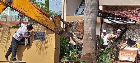 निर्माणाधीन वैशाली नगर थाने के बगल ग्राउंड से 7 अवैध कब्जाधारियों को हटाया गया... 1 निर्माणाधीन वैशाली नगर थाने के बगल ग्राउंड से 7 अवैध कब्जाधारियों को हटाया गया...
