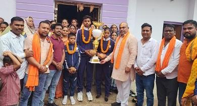 दुर्ग ग्रामीण विधायक ललित चंद्राकर ने साइकिल पोलो प्रतियोगिता में स्वर्ण पदक प्राप्त करने वाले खिलाड़ियों का किया सम्मान...